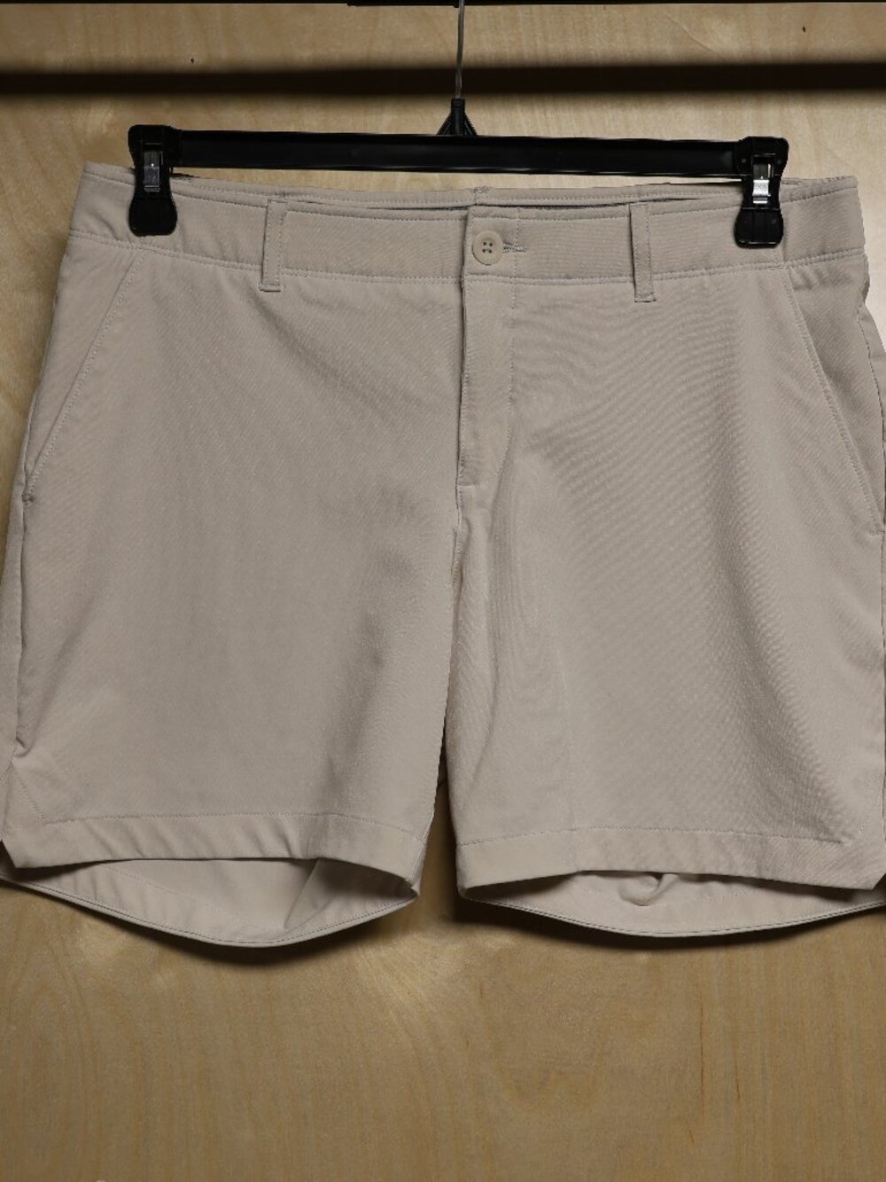 Women's Heat Gear Light Tan Under Armour Chino Shorts Size 12